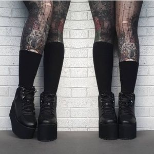 YRU Qozmo 🖤 Size 8